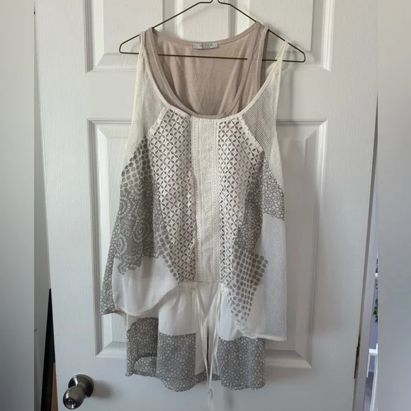 Sleeveless Patterned Dress - Picture 1 of 5